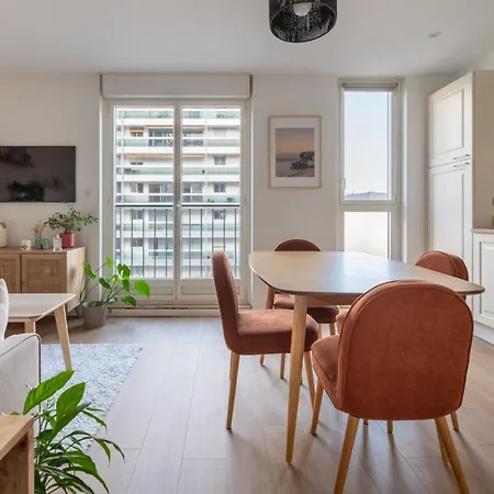 Tastefully Decorated 1bdparmentierrepublique Apartment Paris