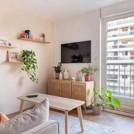 Tastefully Decorated 1bdparmentierrepublique Apartment *
