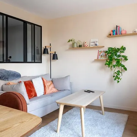 Tastefully Decorated 1bdparmentierrepublique Apartment *