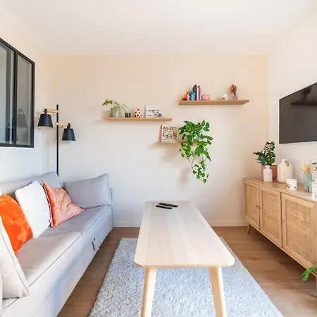 Tastefully Decorated 1bdparmentierrepublique Apartment *