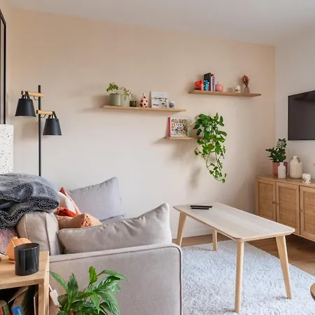 Apartment Tastefully Decorated 1bdparmentierrepublique