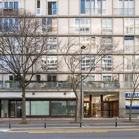 Tastefully Decorated 1bdparmentierrepublique Apartment